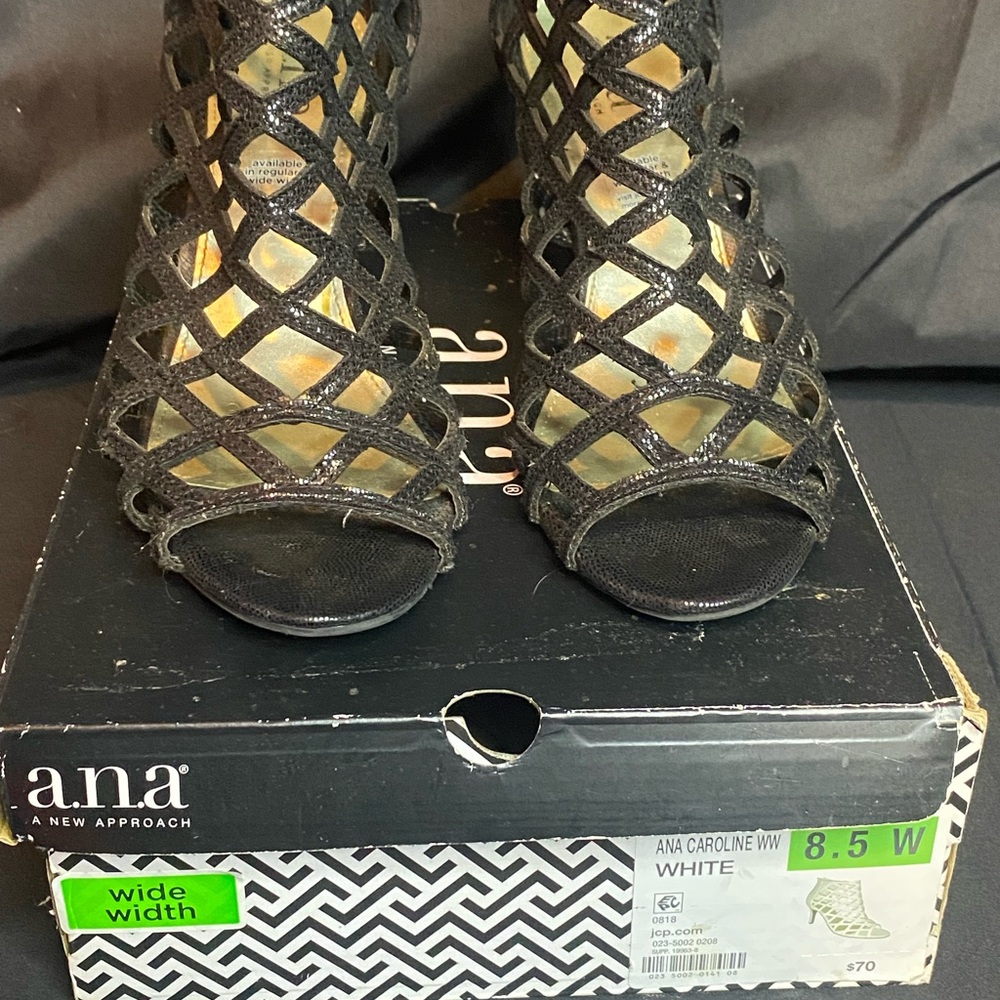 SALE ! Women's Black Wide Width Heels